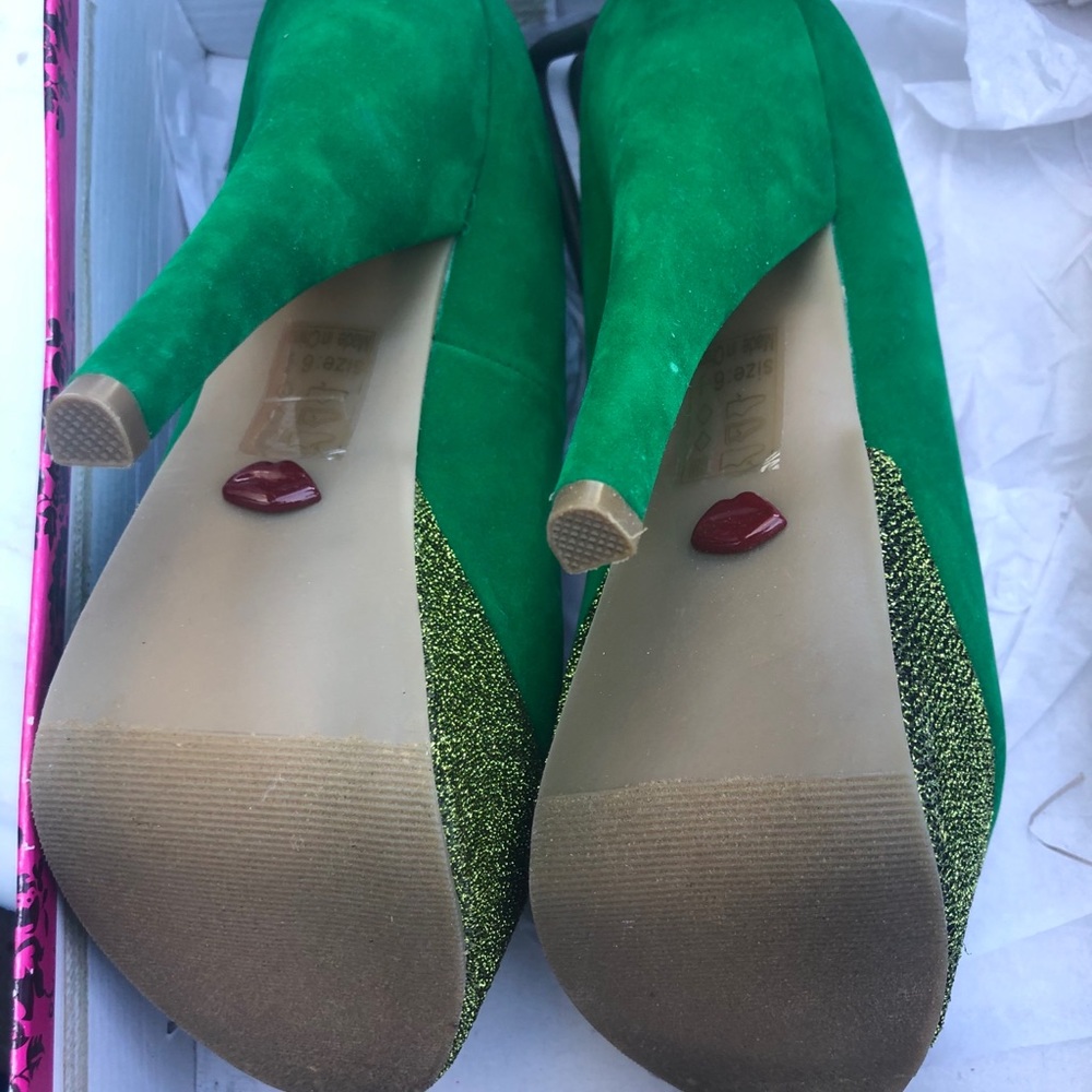 Green Heels - Picture 2 of 3